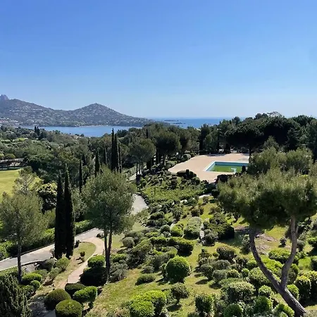 Cap Esterel Le Hameau Au Calme Sans Vis A Vis Vue Terrasse Couverte 2eme Et Dernier Etage Minimum De 7 Nuitees *