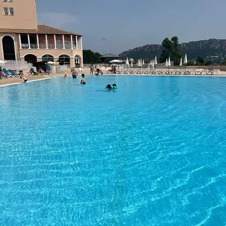 Cap Esterel: Tranquil Seaview Retreat With Covered Terrace Saint-Raphael (Var)