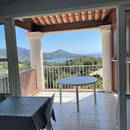 Cap Esterel: Tranquil Seaview Retreat With Covered Terrace * Saint-Raphael (Var)
